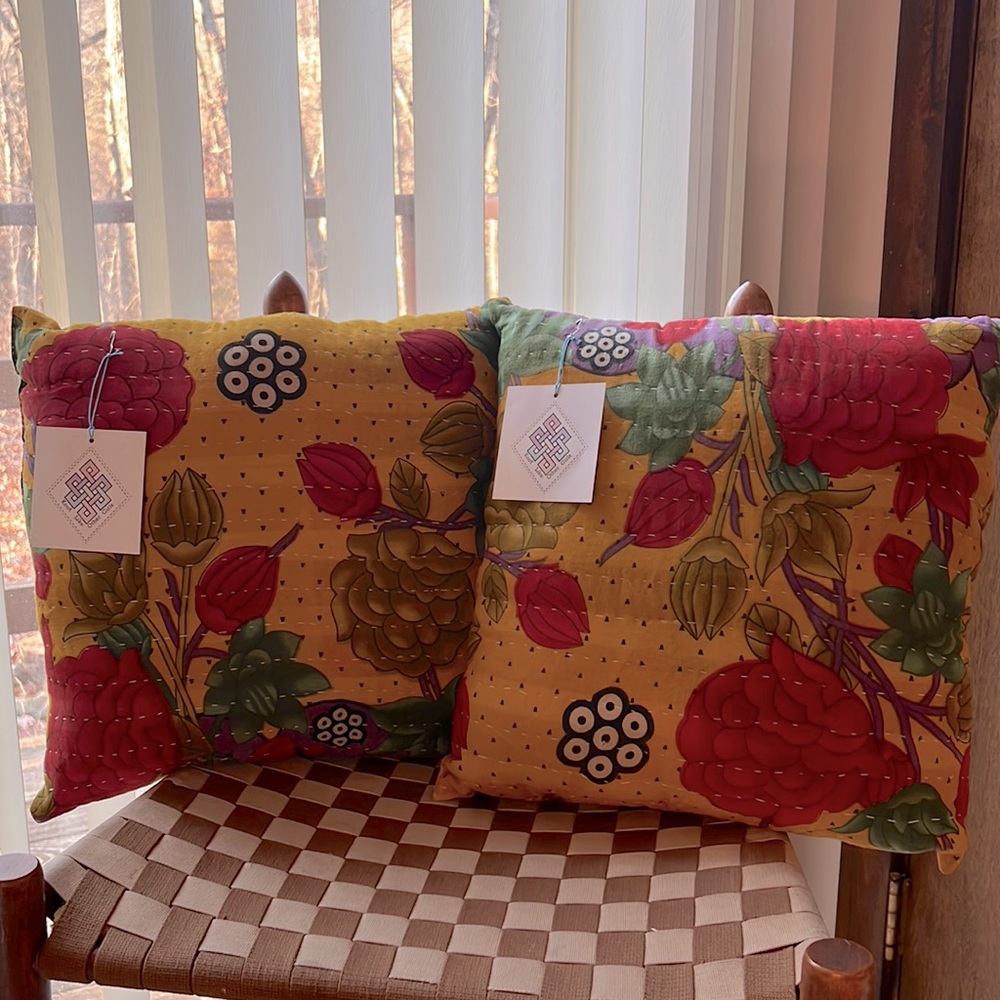 Kantha Pillow Set, Small. Made from recycled Indian saris 🥻a unique pillow set!